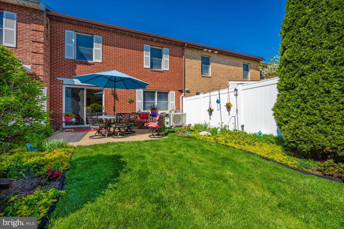 TOWNE OAK VILLAGE - Residential