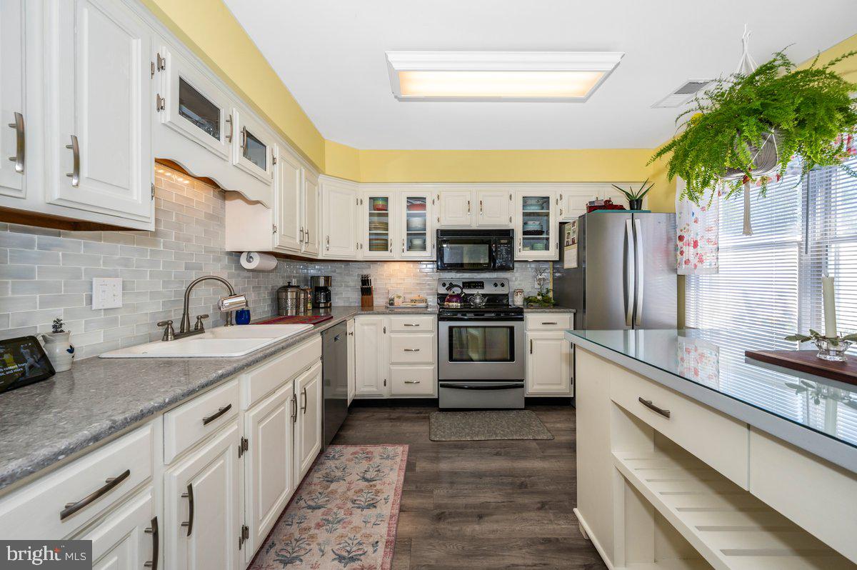 TOWNE OAK VILLAGE - Residential