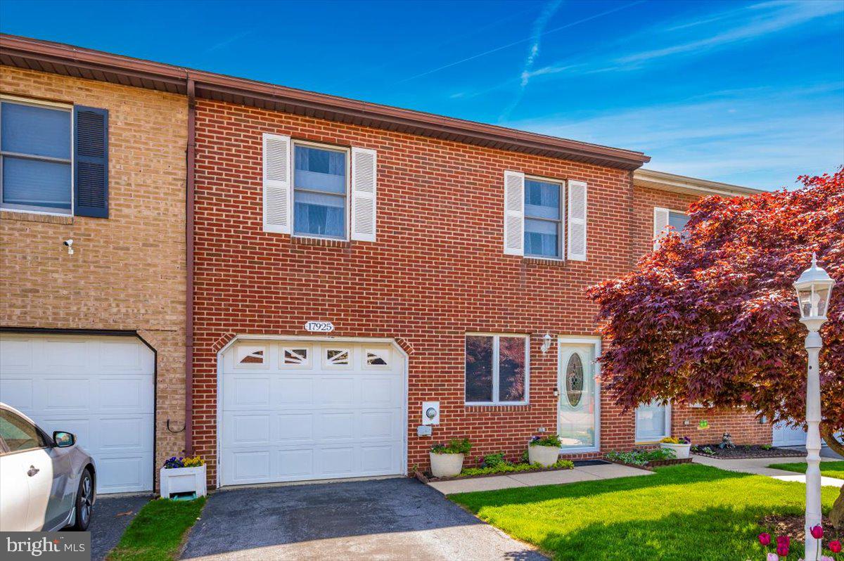 TOWNE OAK VILLAGE - Residential