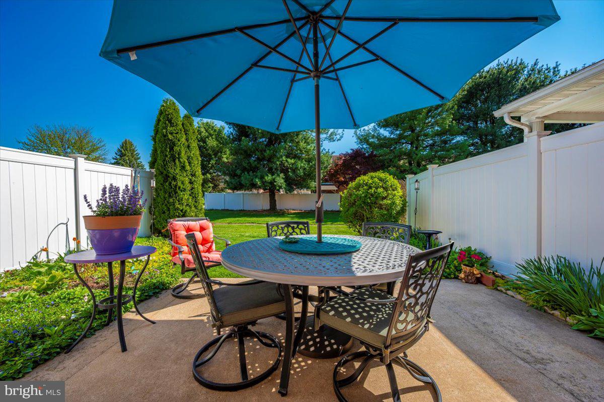 TOWNE OAK VILLAGE - Residential