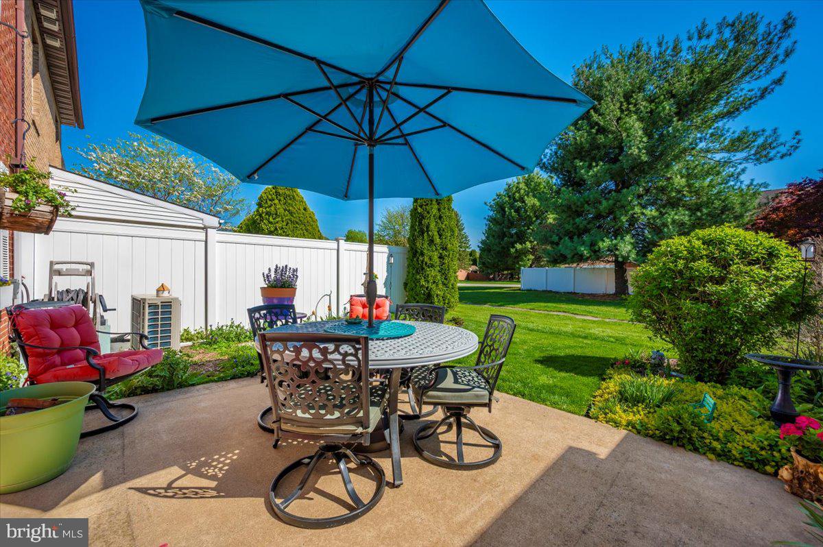 TOWNE OAK VILLAGE - Residential