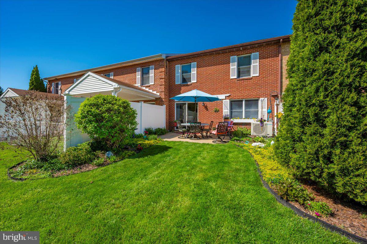 TOWNE OAK VILLAGE - Residential