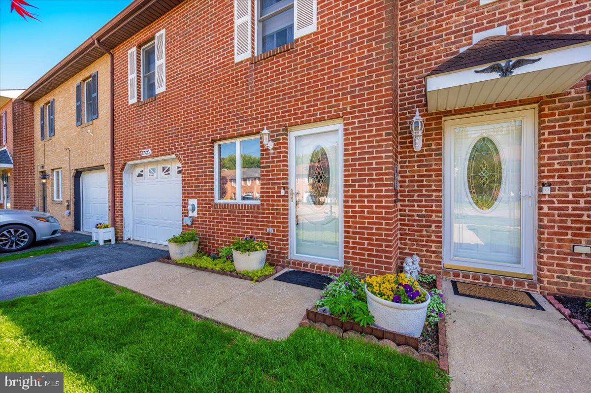 TOWNE OAK VILLAGE - Residential