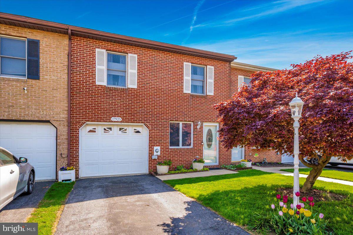 TOWNE OAK VILLAGE - Residential