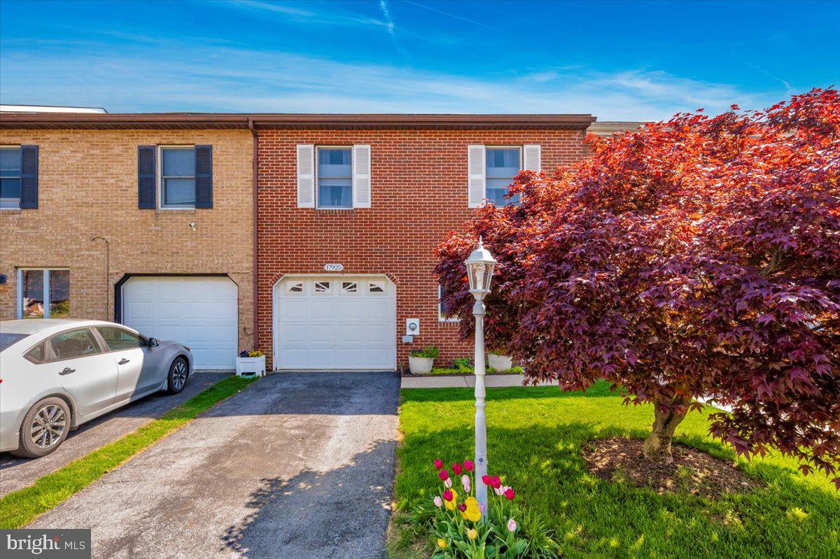 TOWNE OAK VILLAGE - Residential