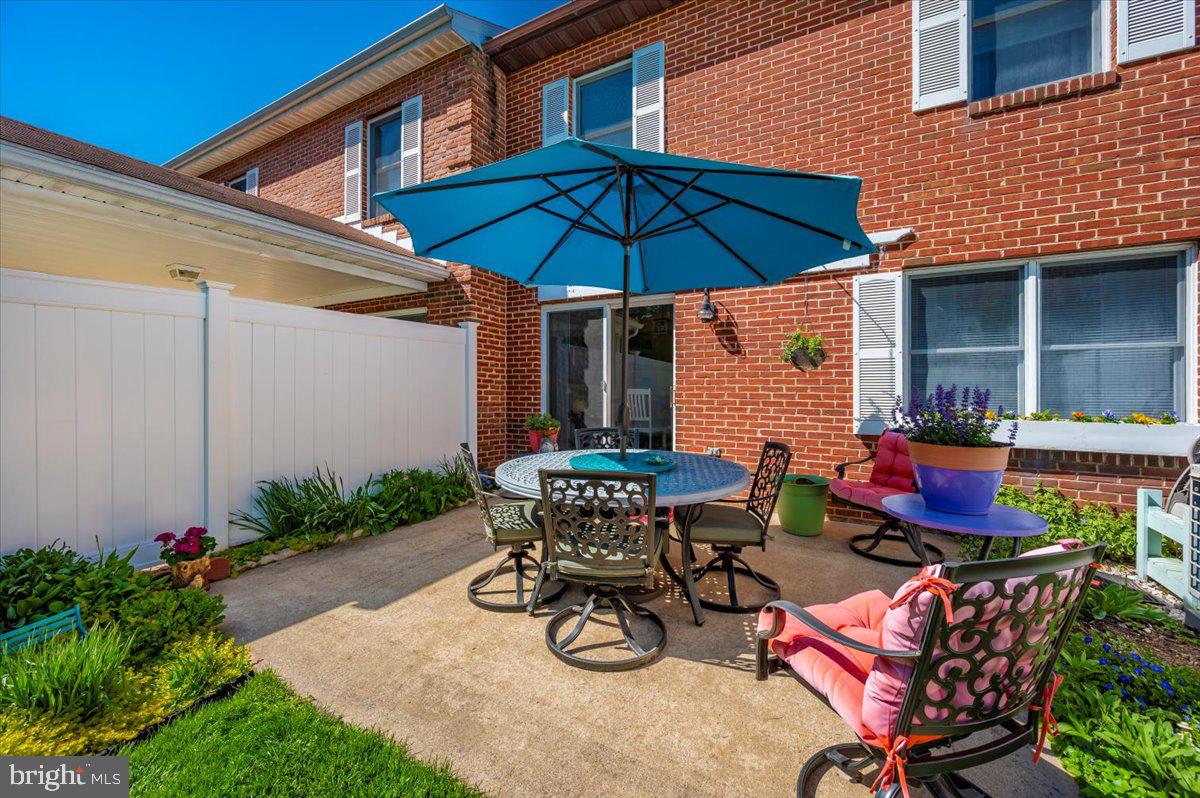 TOWNE OAK VILLAGE - Residential