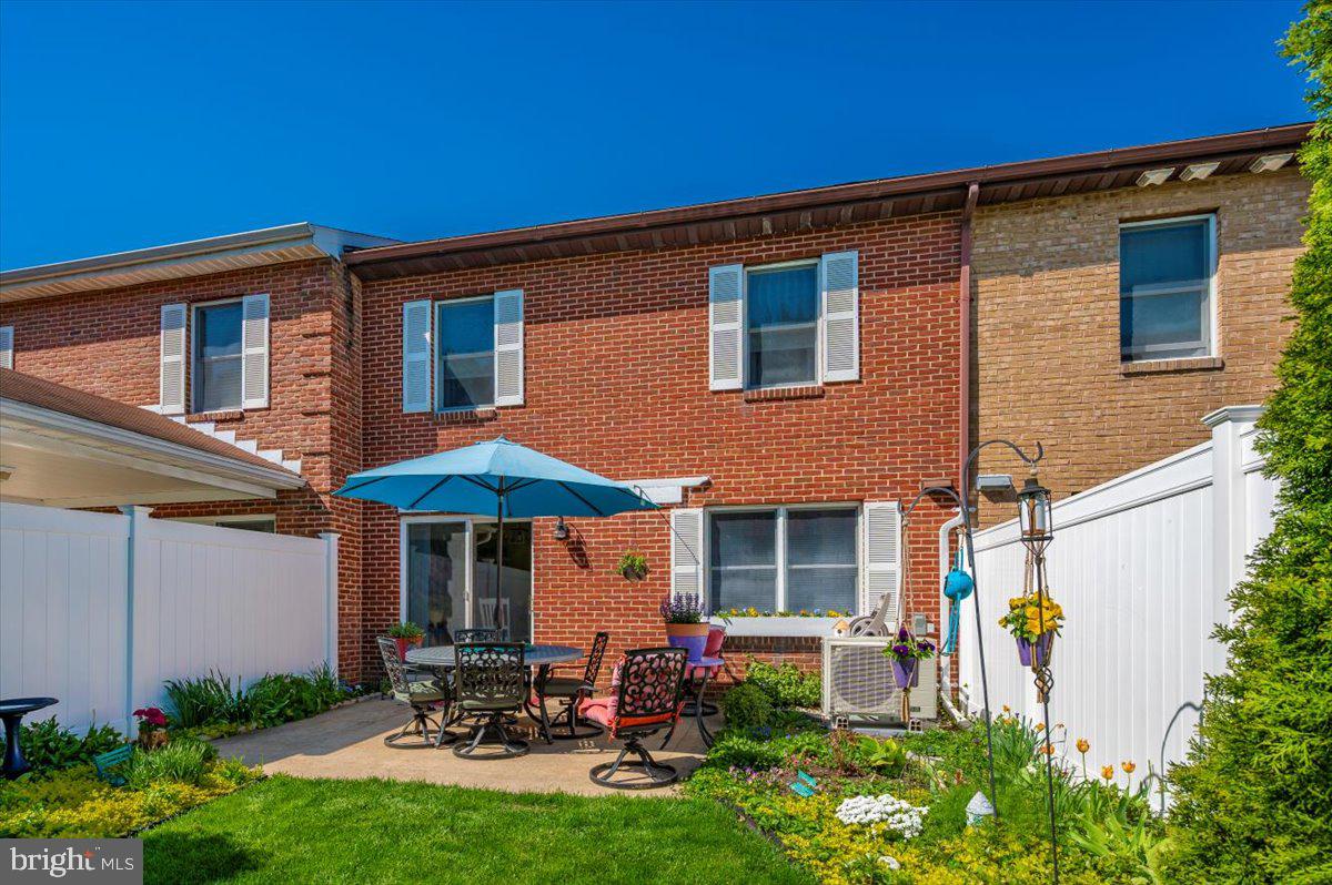 TOWNE OAK VILLAGE - Residential