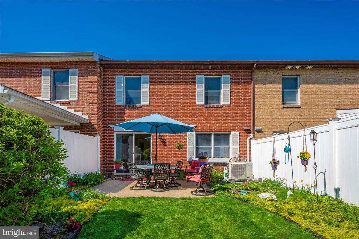 TOWNE OAK VILLAGE - Residential