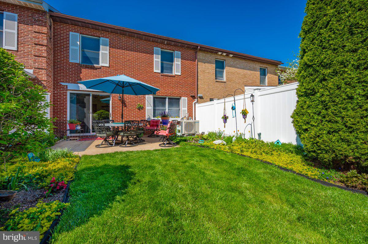 TOWNE OAK VILLAGE - Residential