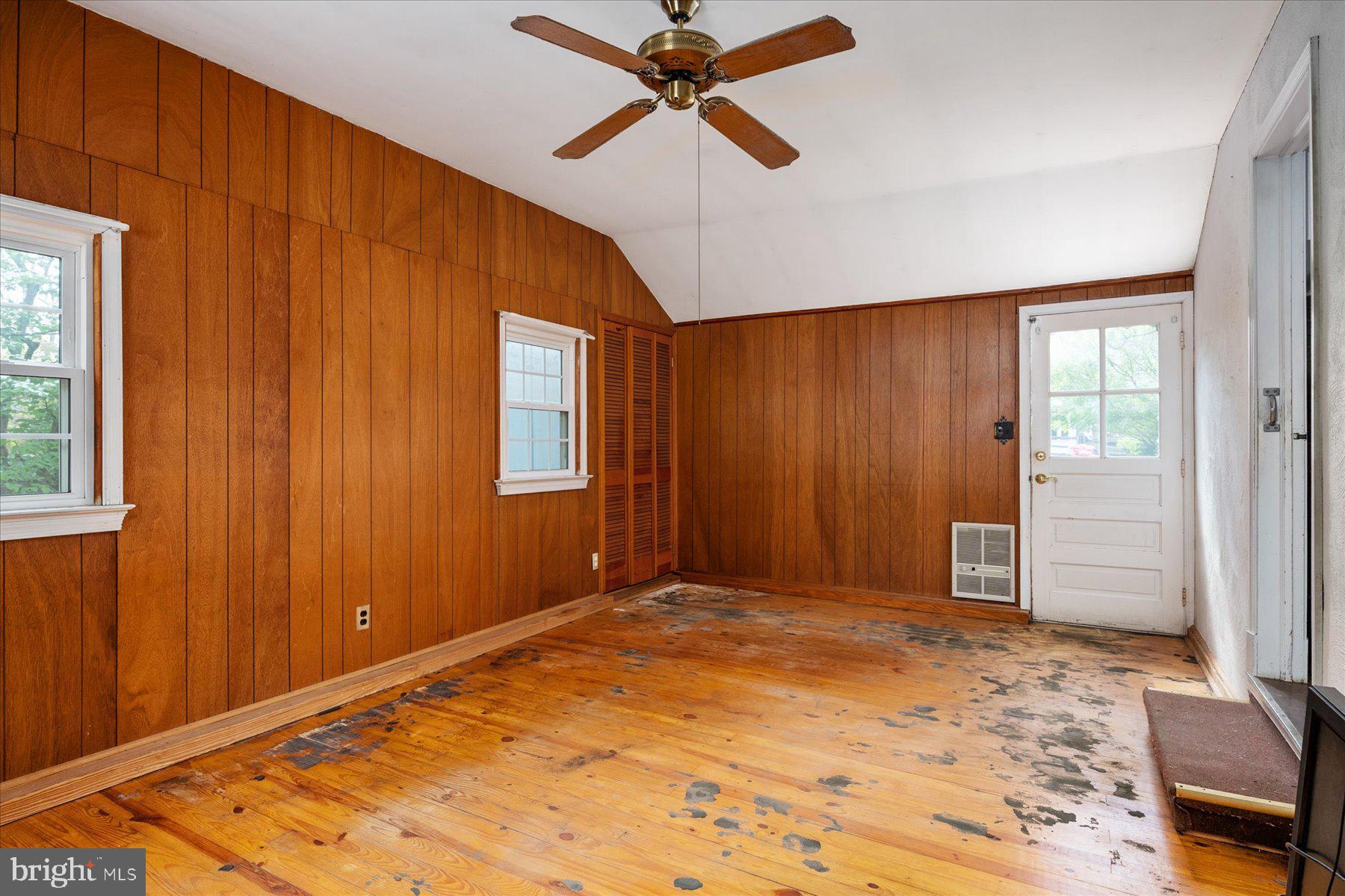 OLDE SEVERNA PARK - Residential