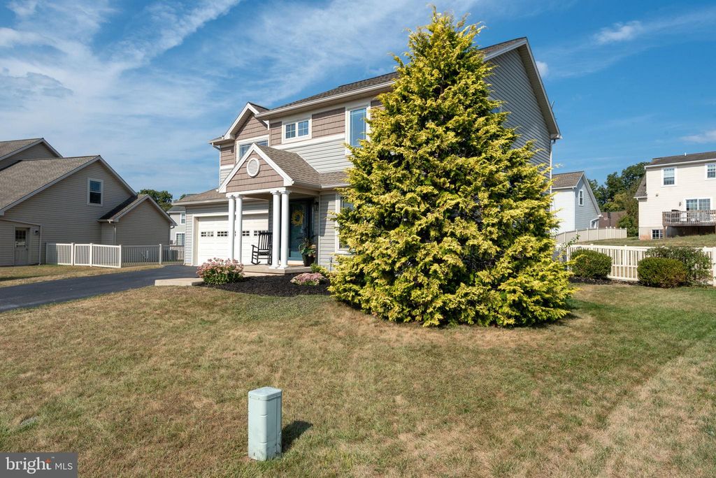 Photo of 45 Stony Run Way, YORK, PA 17406 (MLS # PAYK2089936)