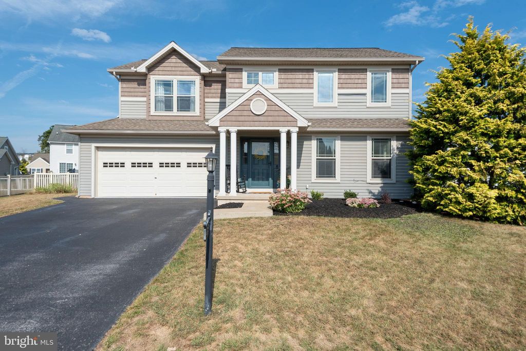 Photo of 45 Stony Run Way, YORK, PA 17406 (MLS # PAYK2089936)