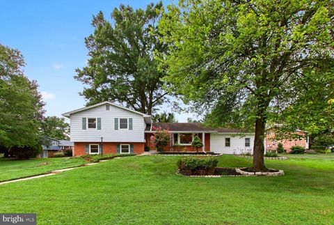 Photo of 11704 Greenlane Drive, POTOMAC, MD 20854 (MLS # MDMC2195650)