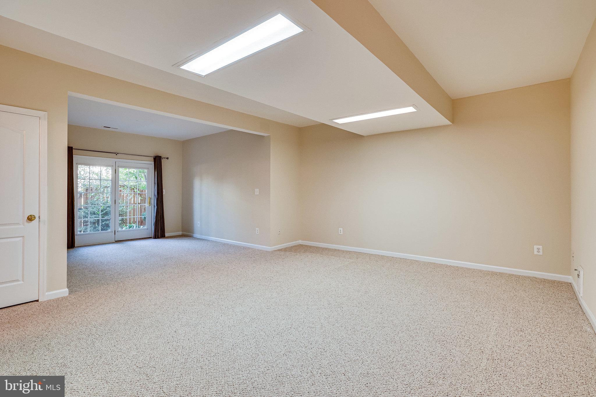 LOUDOUN VALLEY ESTATES - Residential