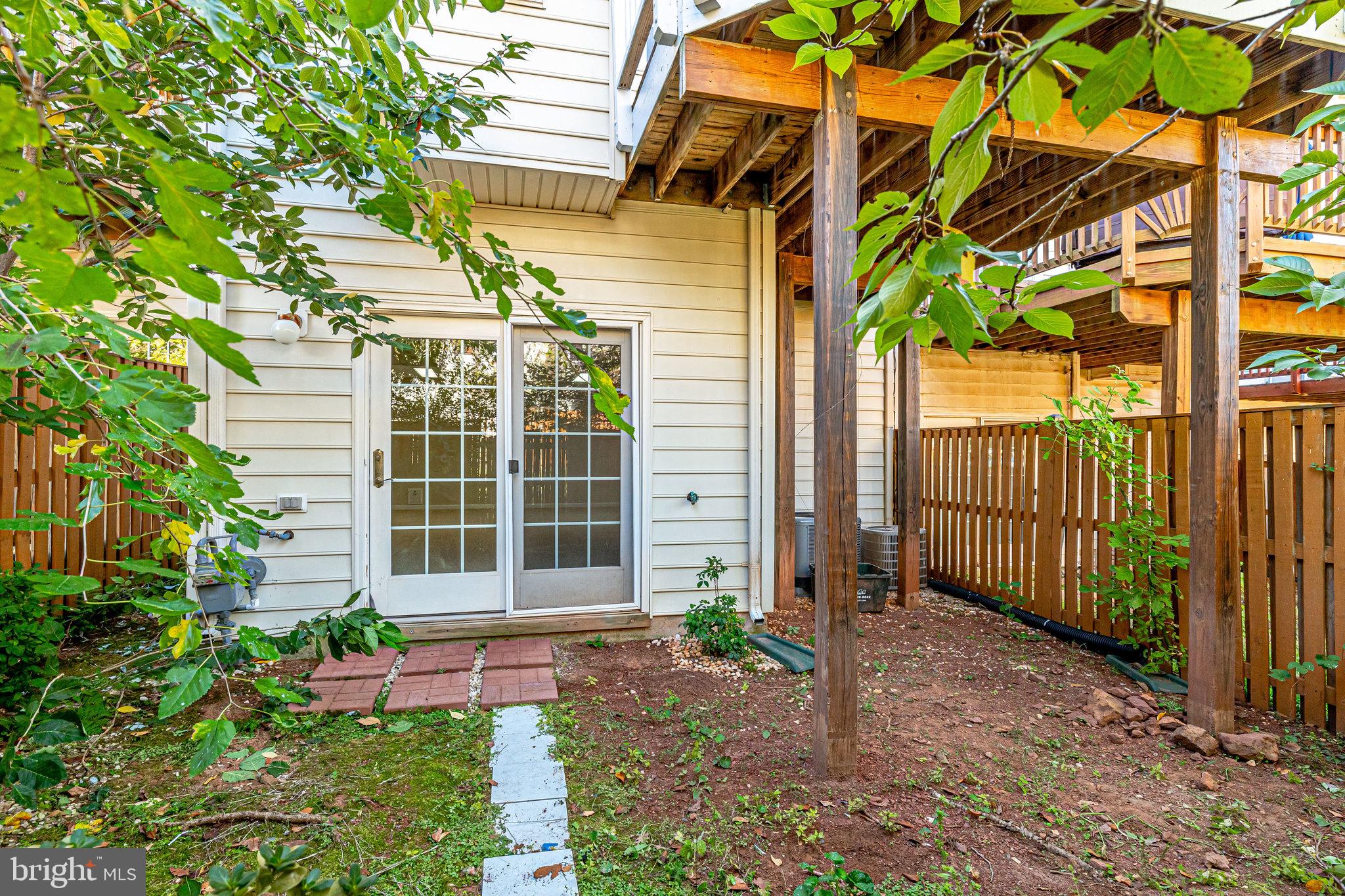 LOUDOUN VALLEY ESTATES - Residential