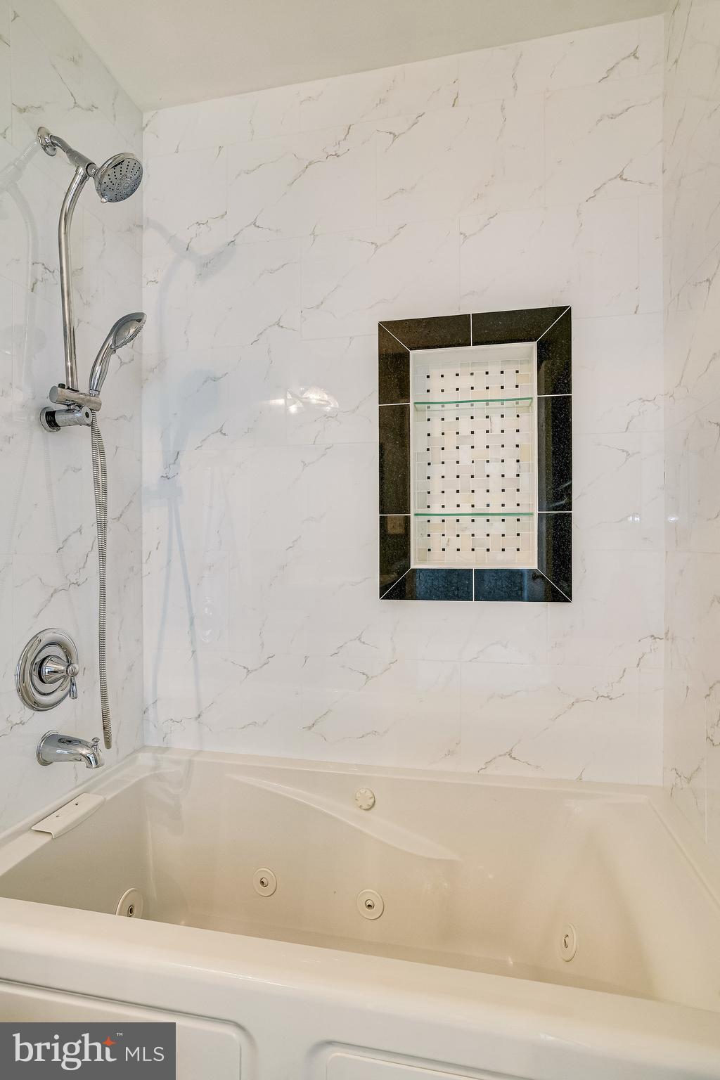 LOUDOUN VALLEY ESTATES - Residential