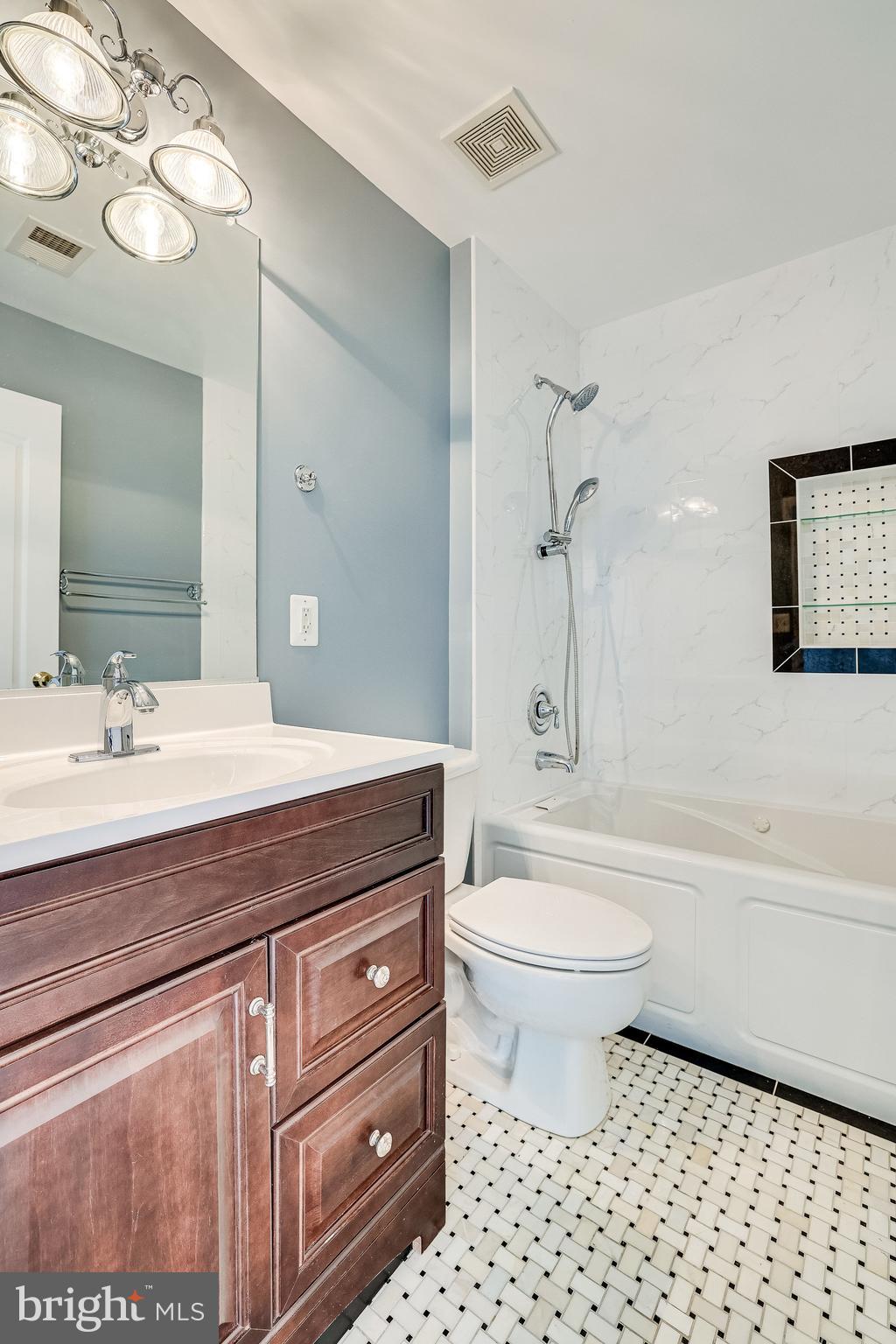 LOUDOUN VALLEY ESTATES - Residential