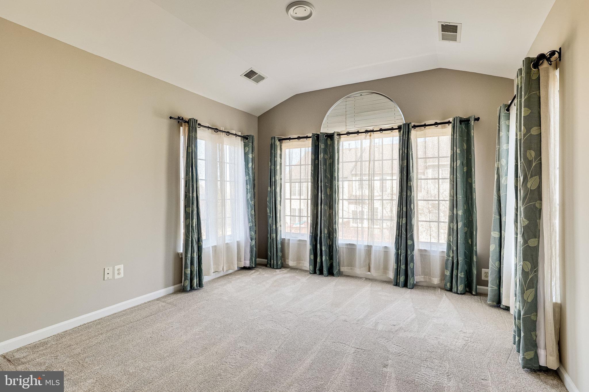 LOUDOUN VALLEY ESTATES - Residential