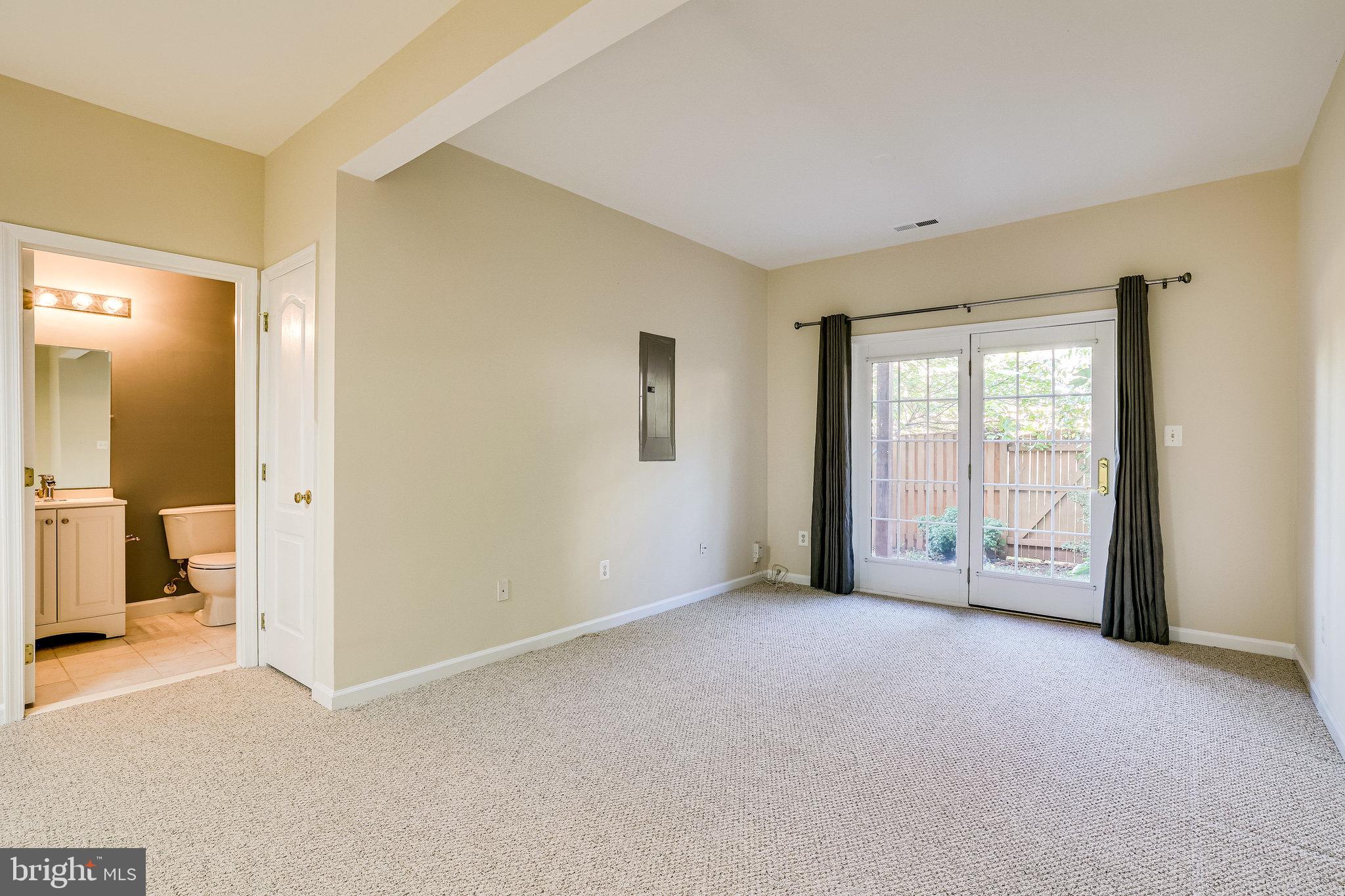 LOUDOUN VALLEY ESTATES - Residential