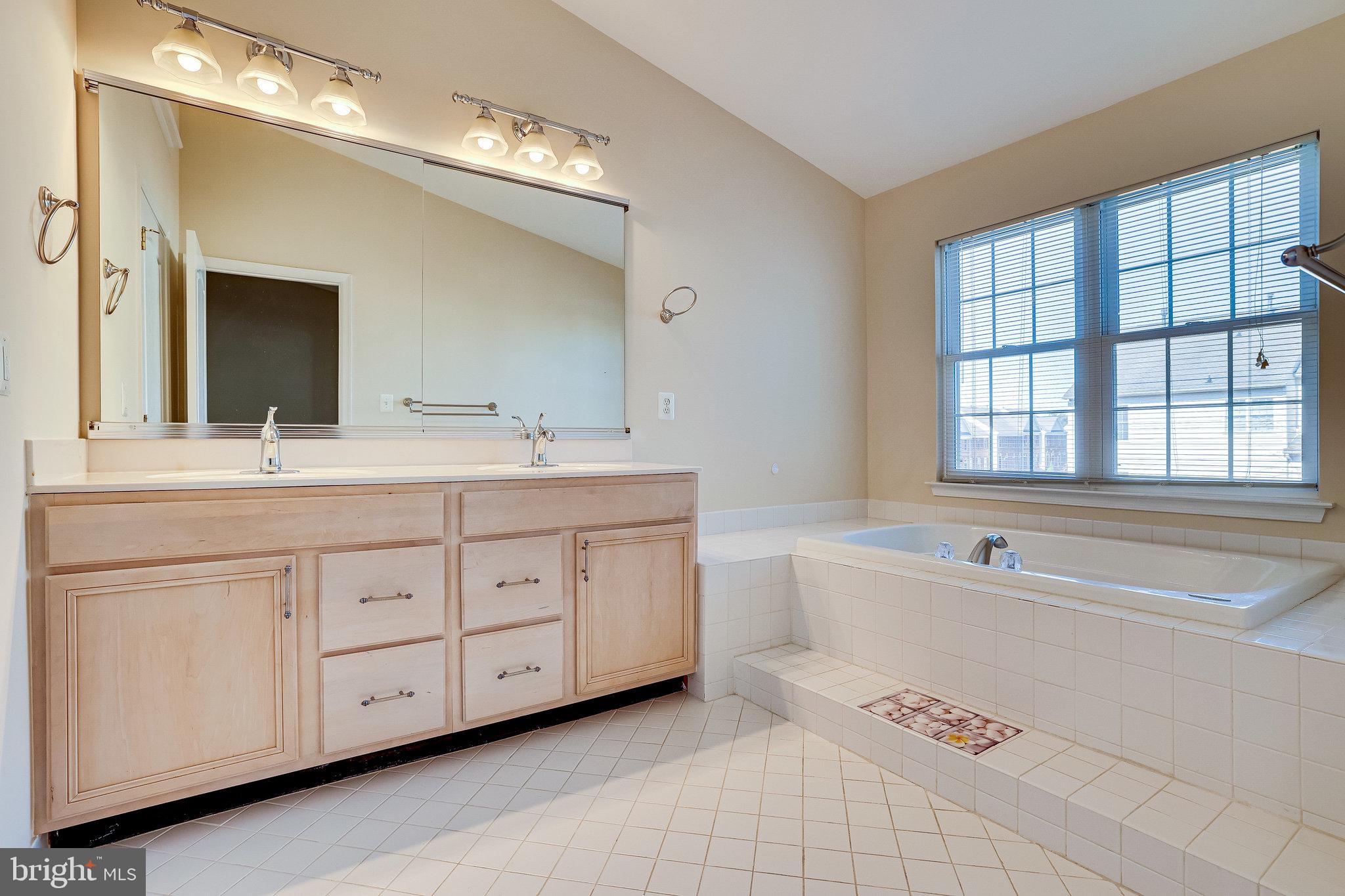 LOUDOUN VALLEY ESTATES - Residential