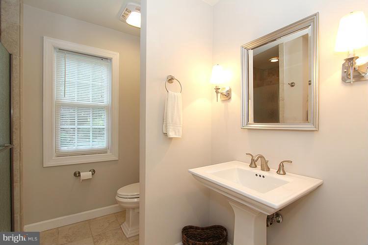 LINDSAY PARK - Residential