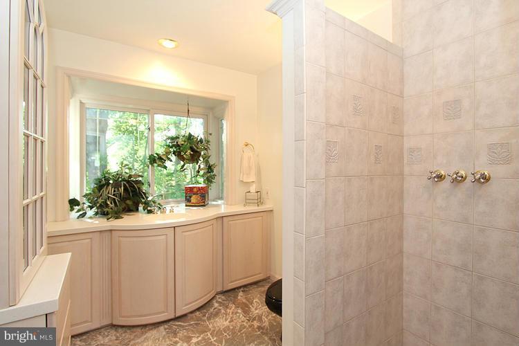 LINDSAY PARK - Residential