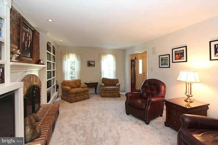 LINDSAY PARK - Residential