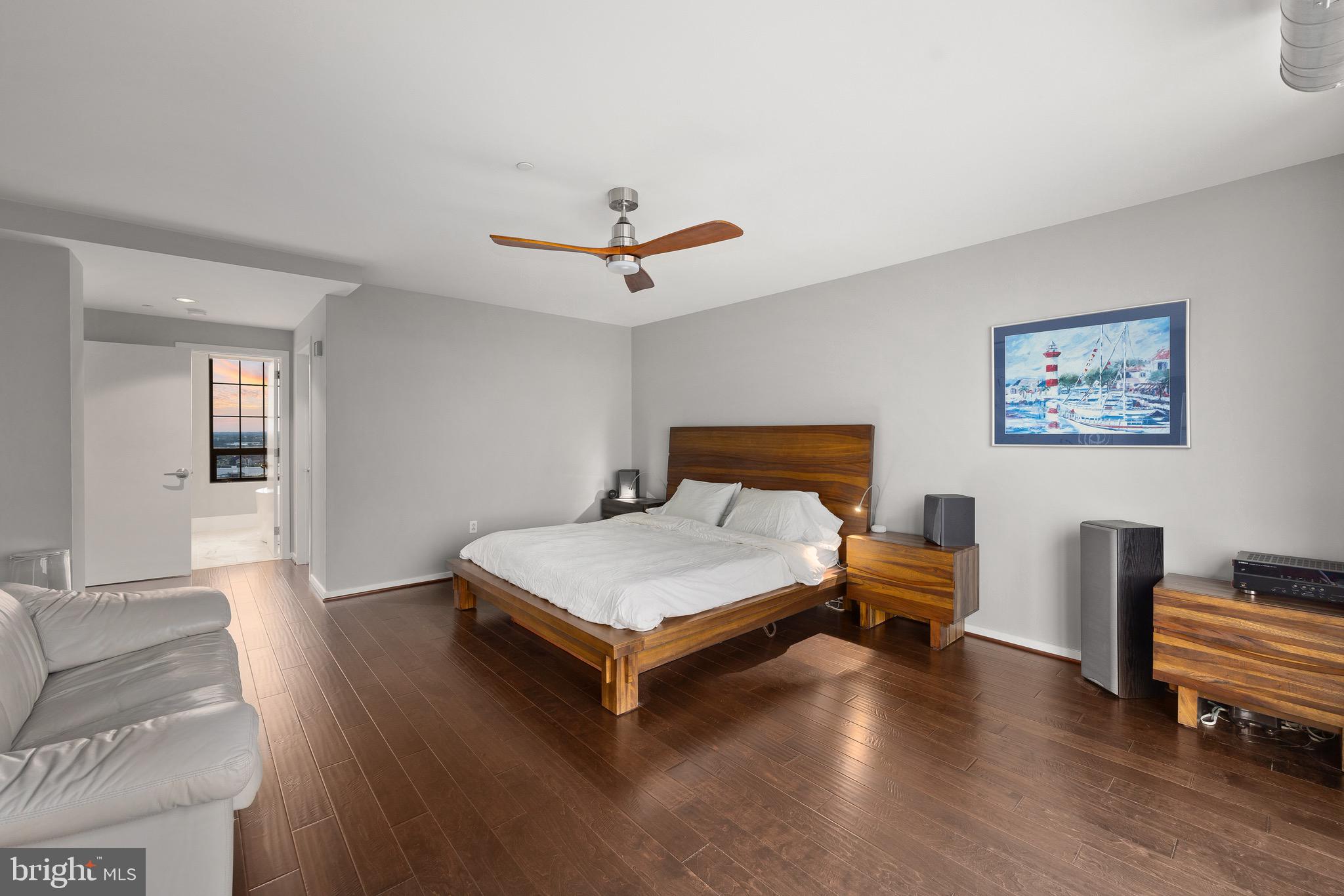 LOCUST POINT - Residential