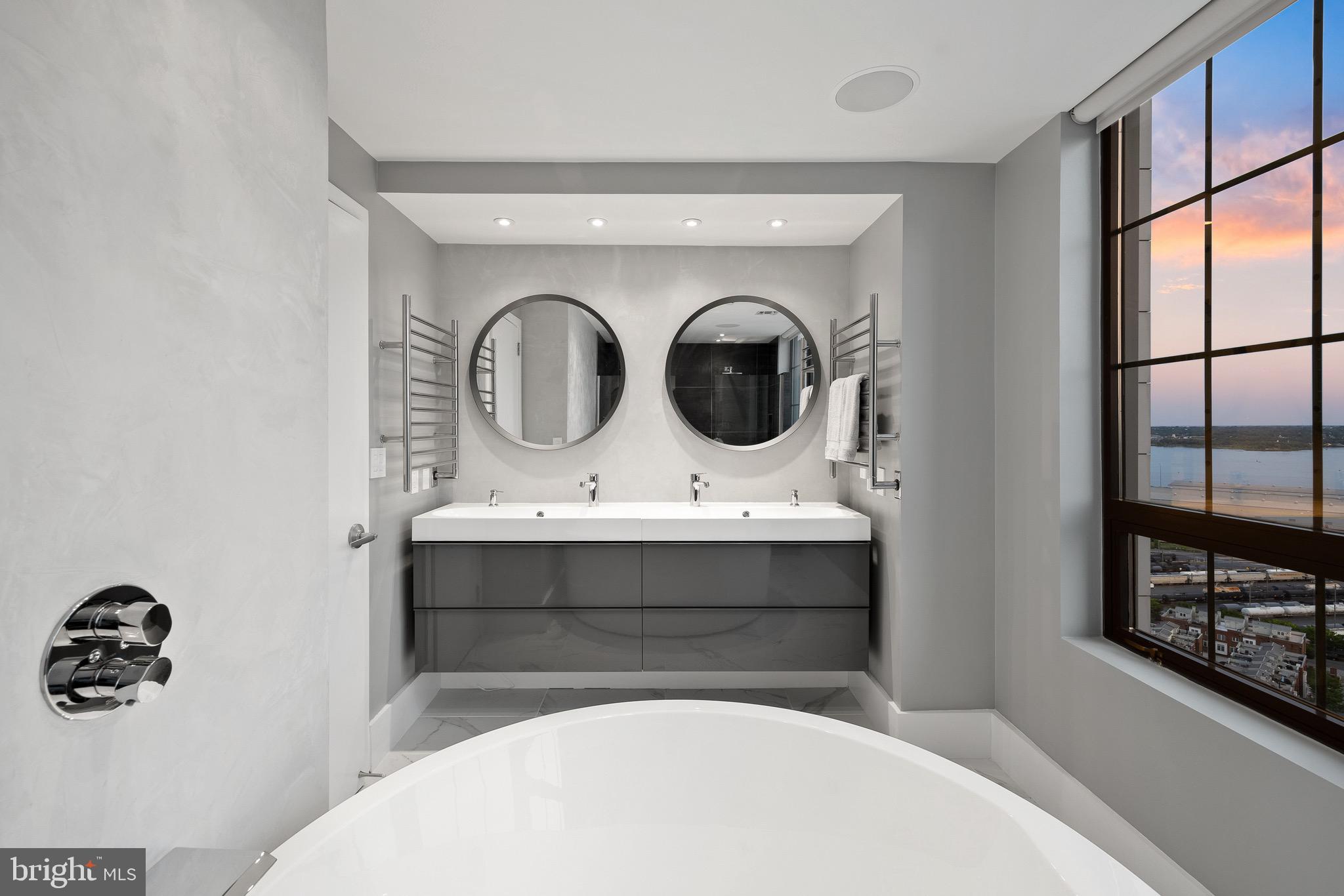 LOCUST POINT - Residential