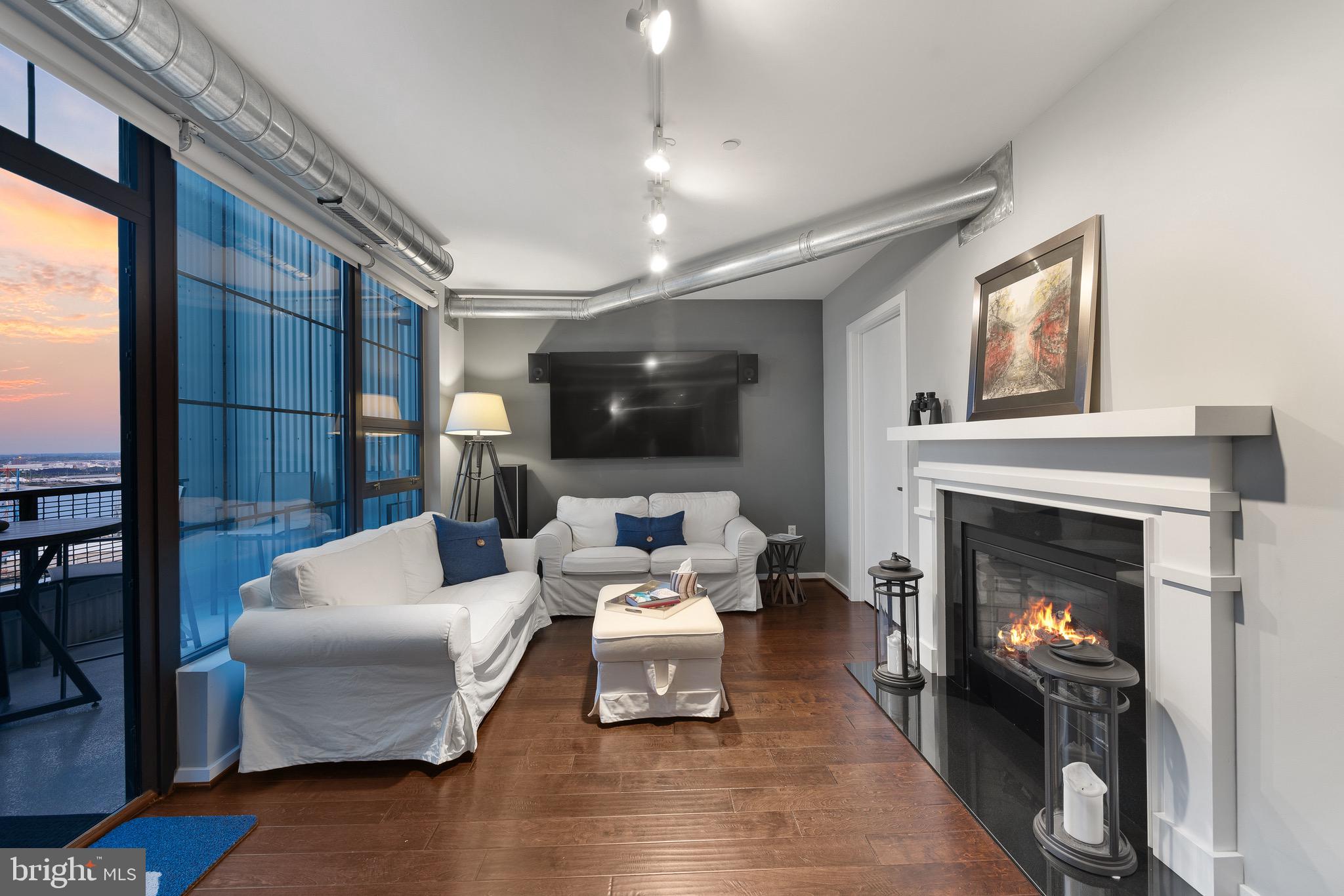 LOCUST POINT - Residential