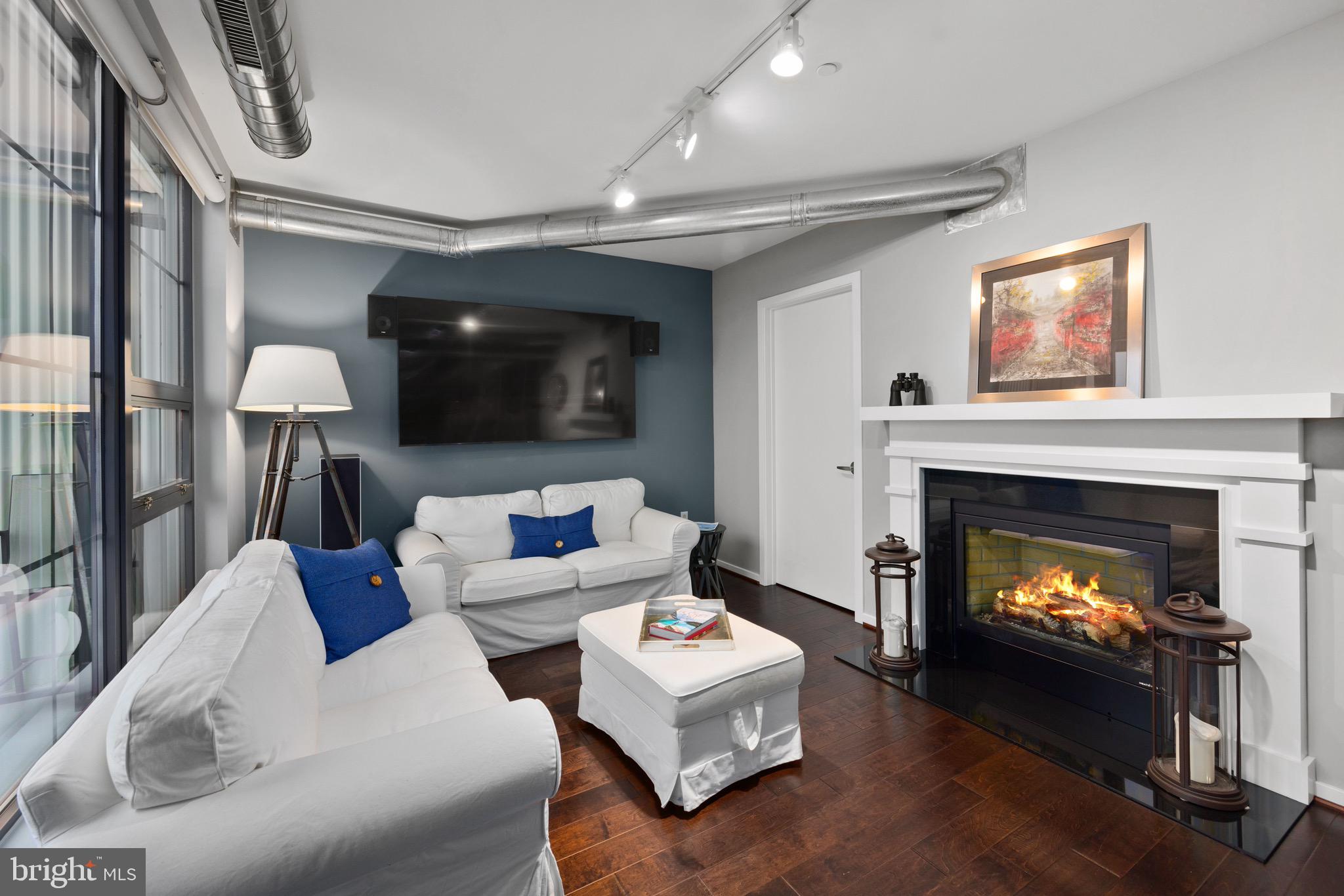 LOCUST POINT - Residential