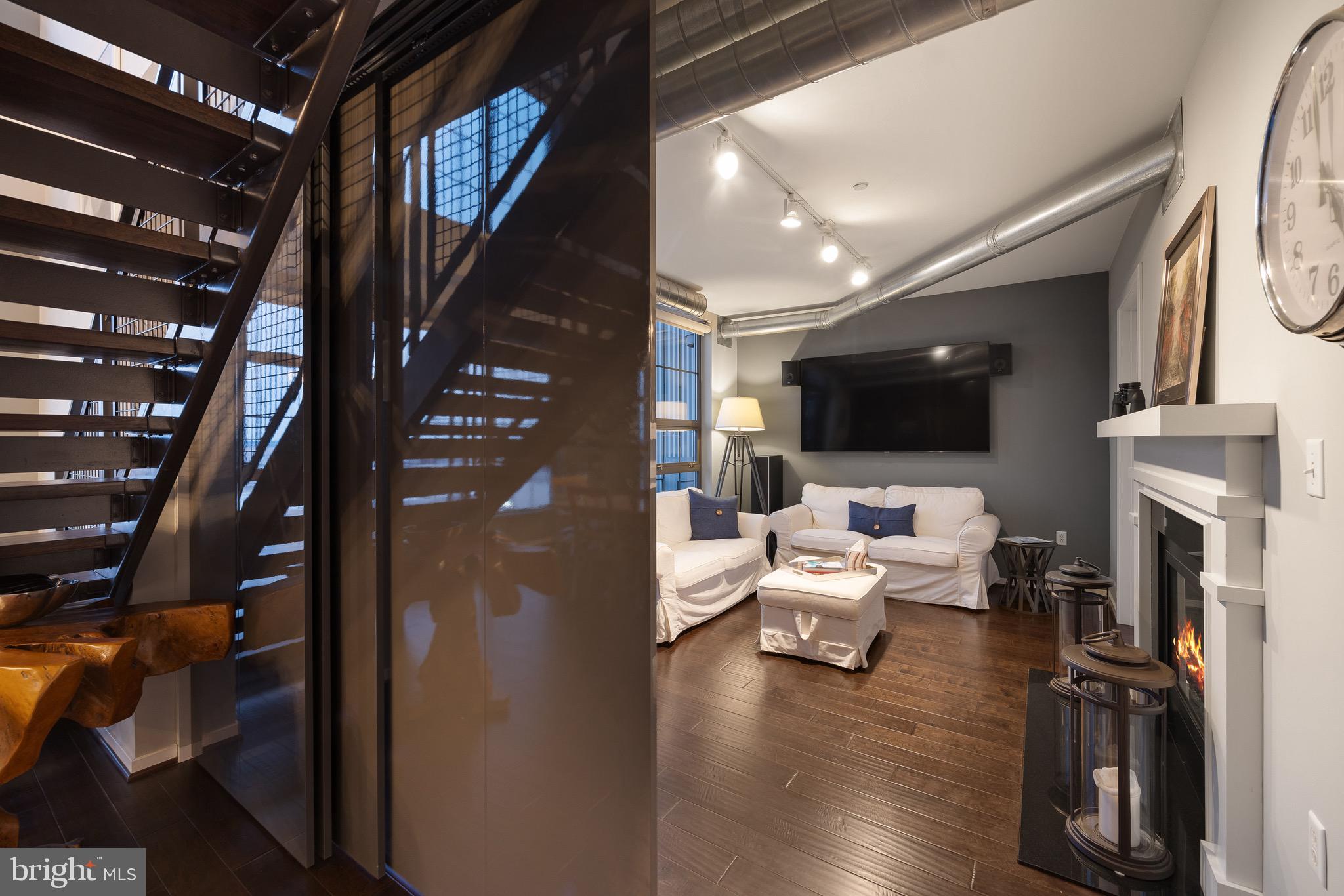 LOCUST POINT - Residential