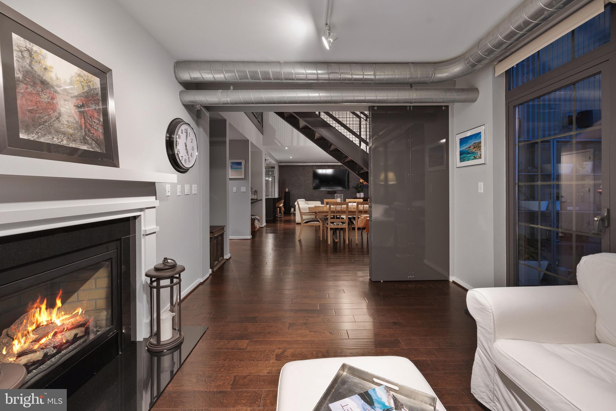 LOCUST POINT - Residential