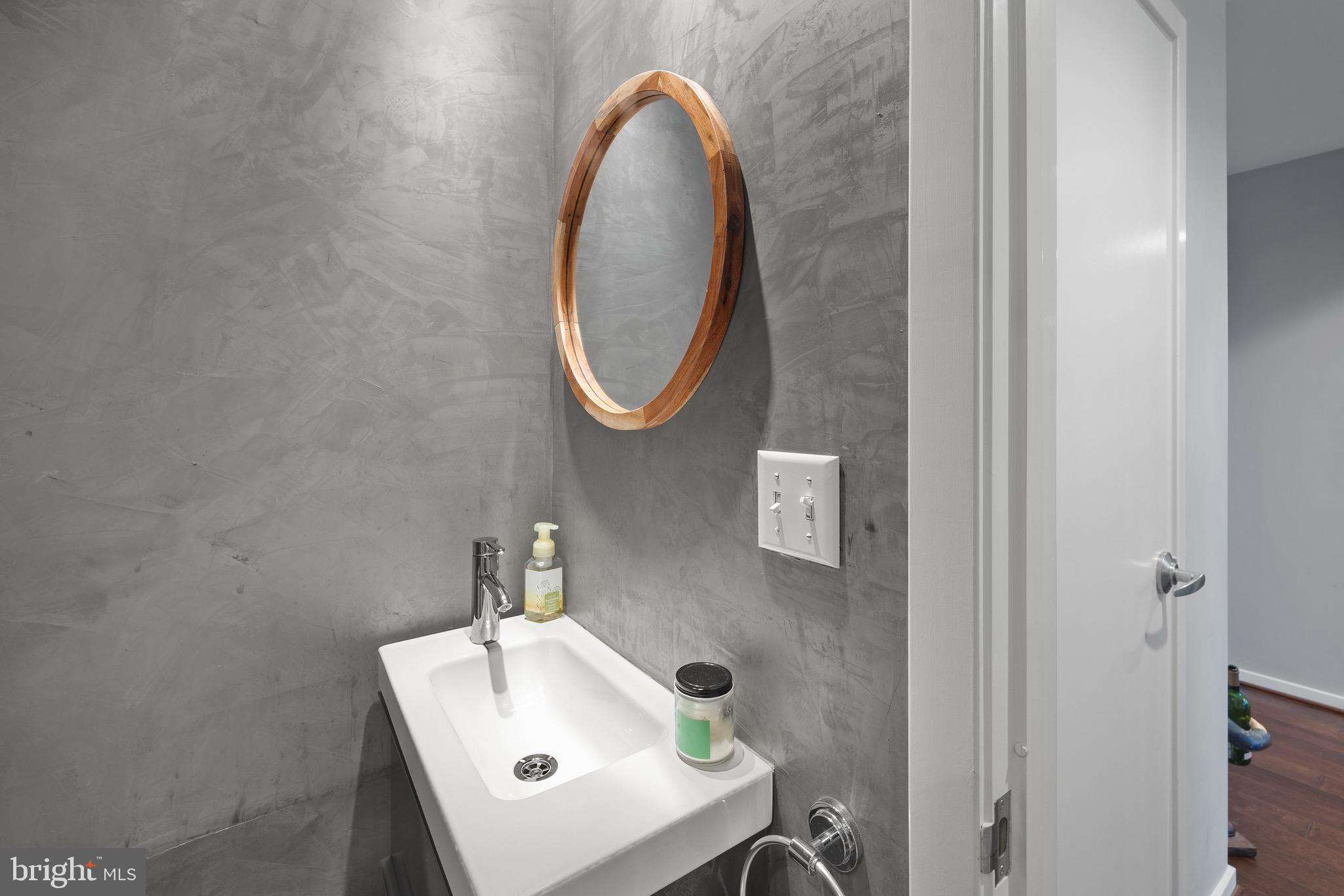 LOCUST POINT - Residential