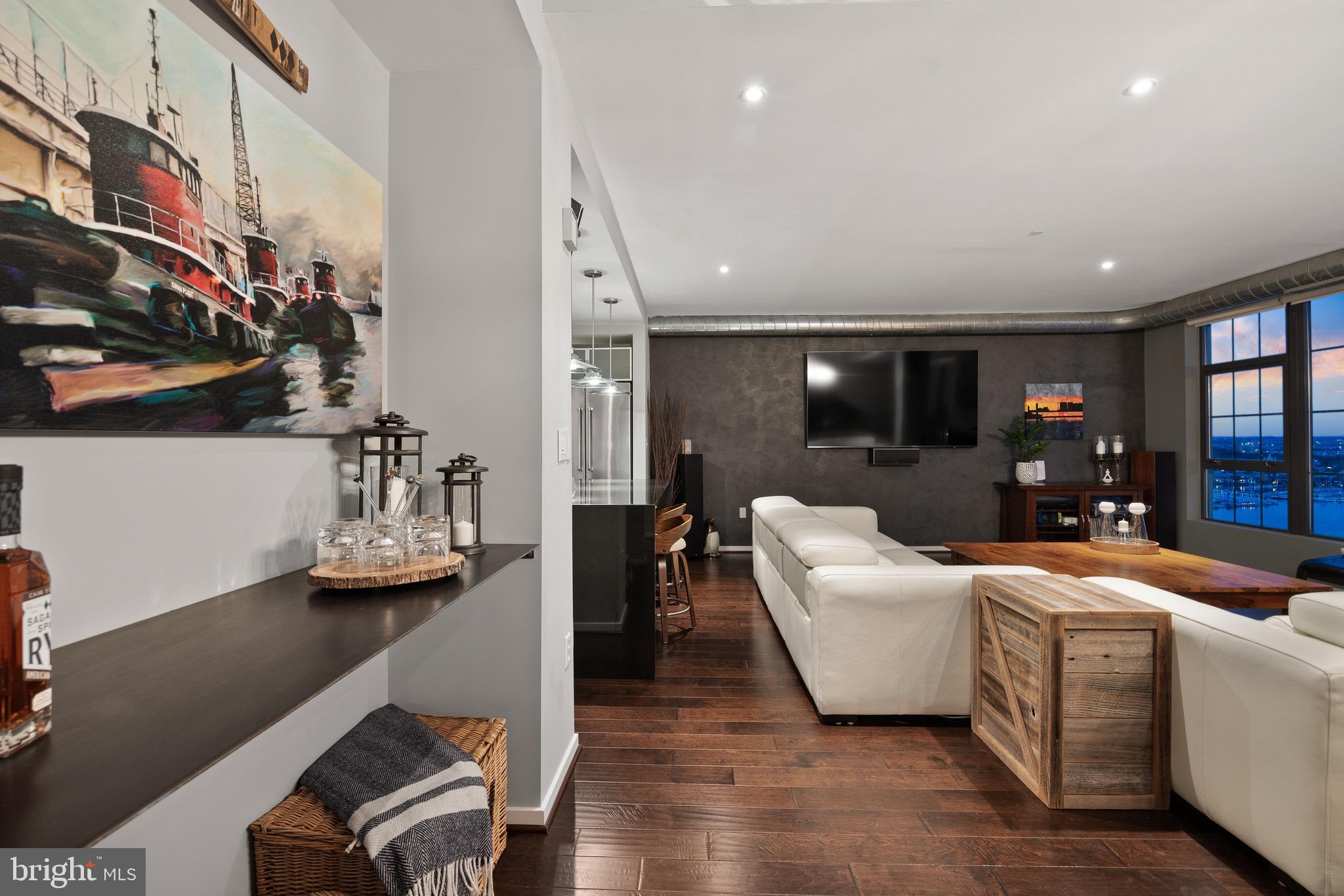 LOCUST POINT - Residential