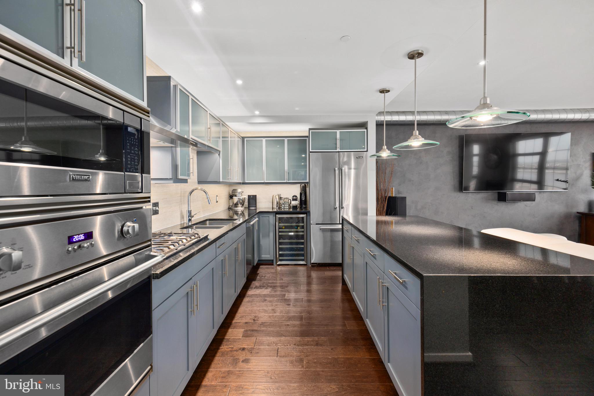 LOCUST POINT - Residential