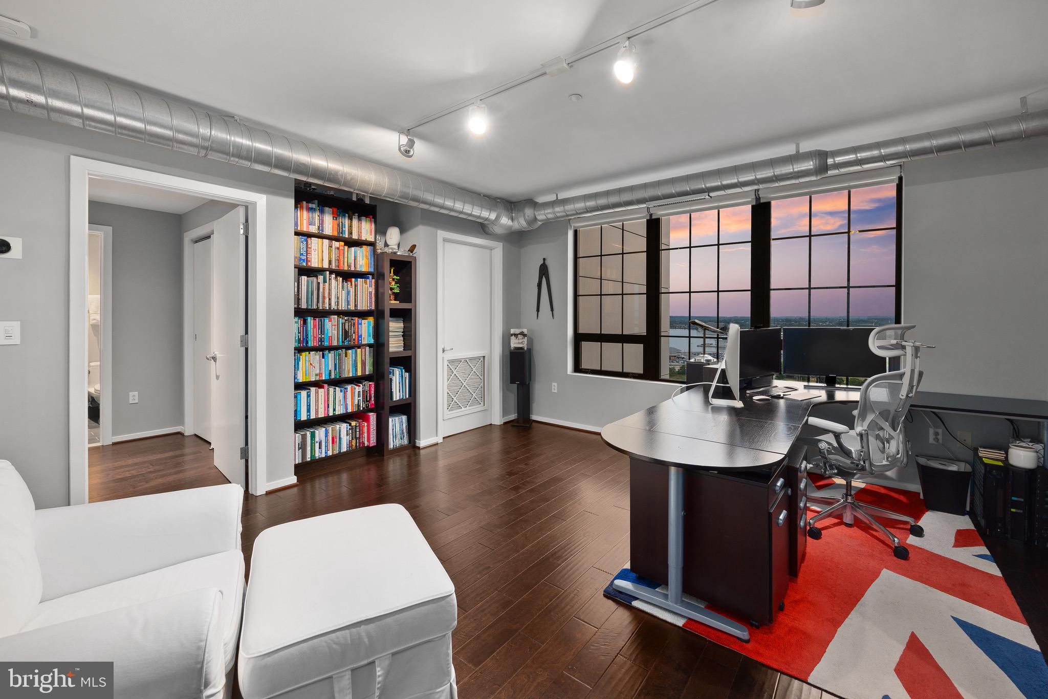 LOCUST POINT - Residential