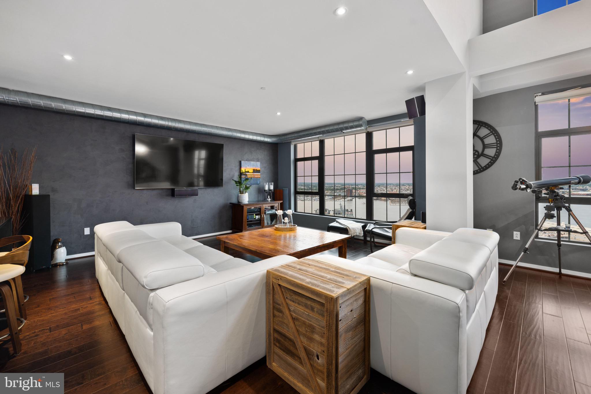 LOCUST POINT - Residential