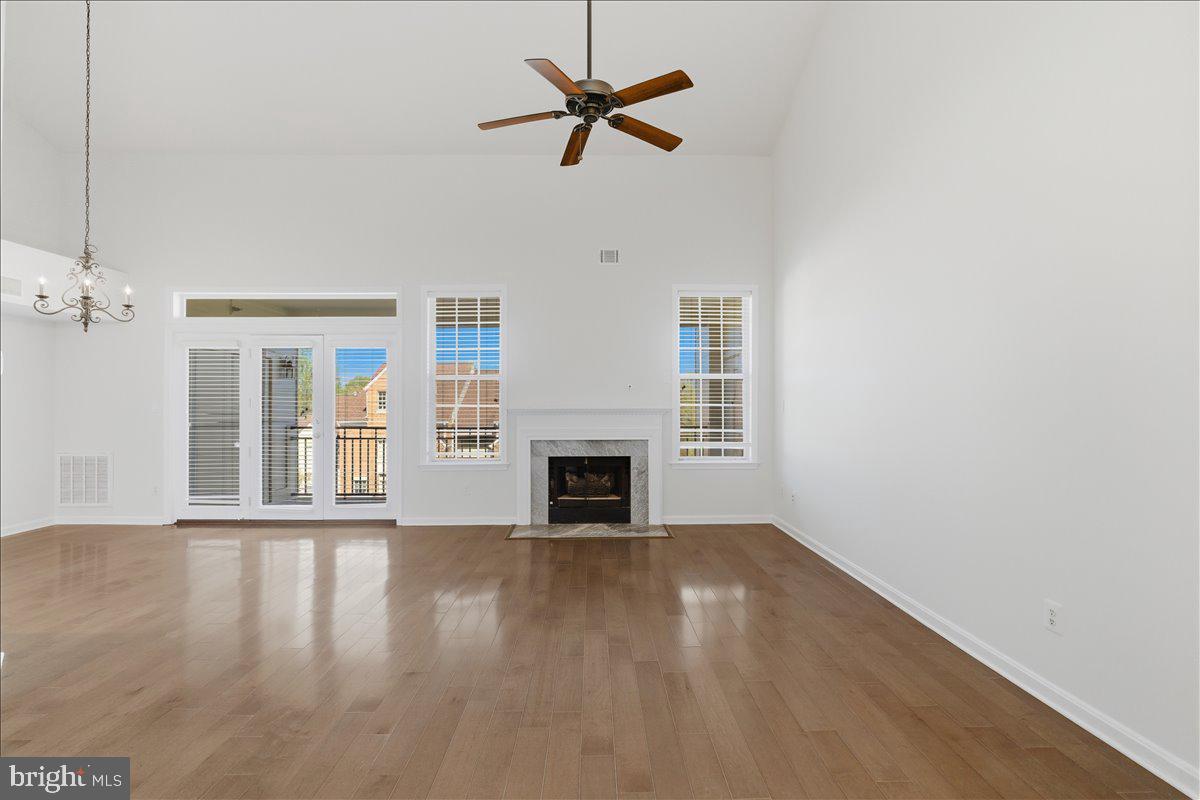 1304 GARDEN WALL CIRCLE F