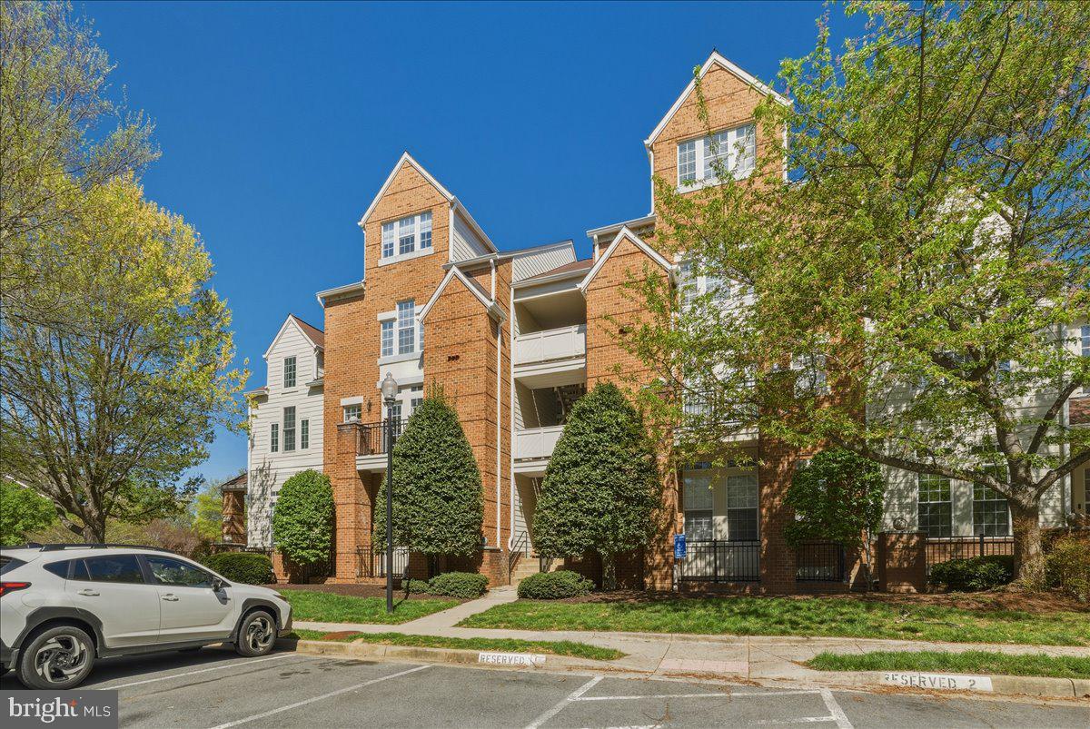 1304 GARDEN WALL CIRCLE F