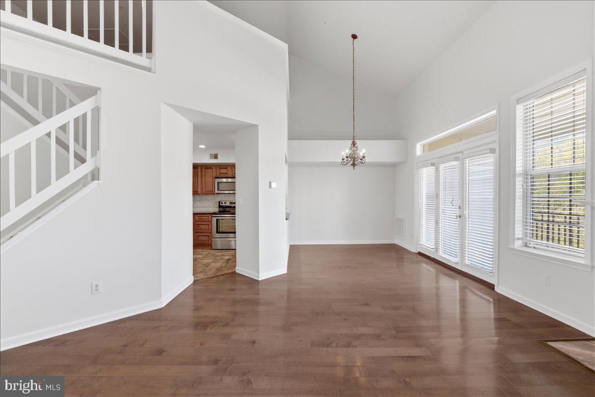 1304 GARDEN WALL CIRCLE F