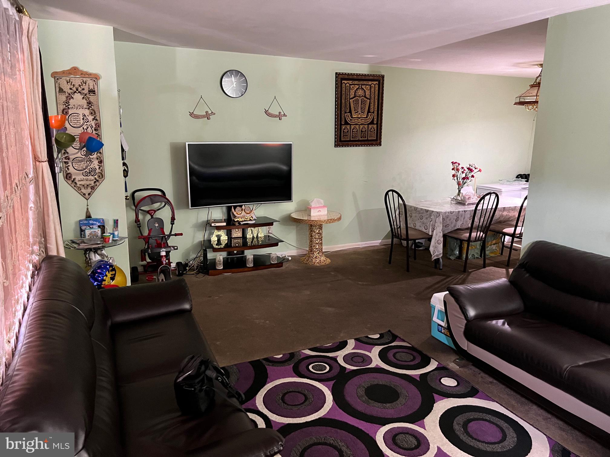 HOLME CIRCLE - Residential