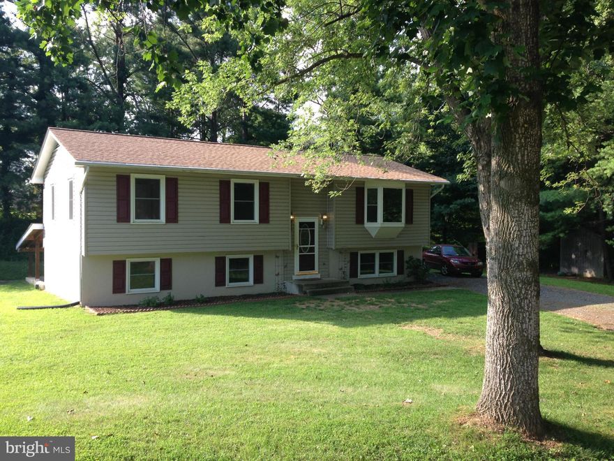 Spacious split foyer on cul-de-sac lot bordered by running creek. Upper level walks out to 12x18 deck. Hardwood flooring. Bay window in living room. Large Lower Level rec. room w/ built-ins walks out to enormous 22x14 covered patio. Fresh paint, new carpet new disposal. Newer roof, HVAC, siding, windows & toilets.
