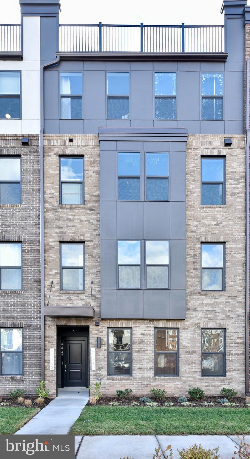 ASHBURN STATION - Residential Lease