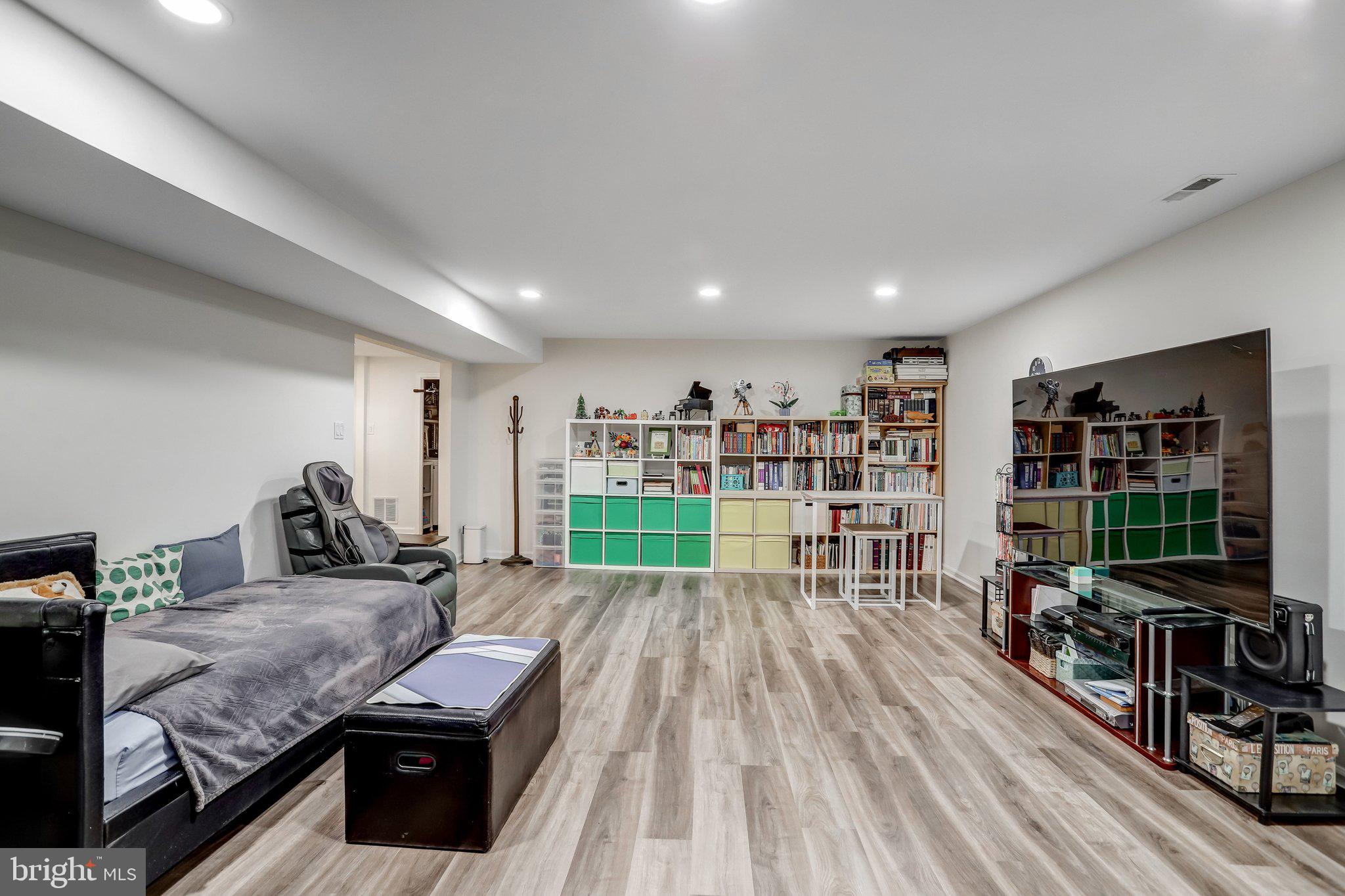 WASHINGTONIAN VILLAGE - Residential