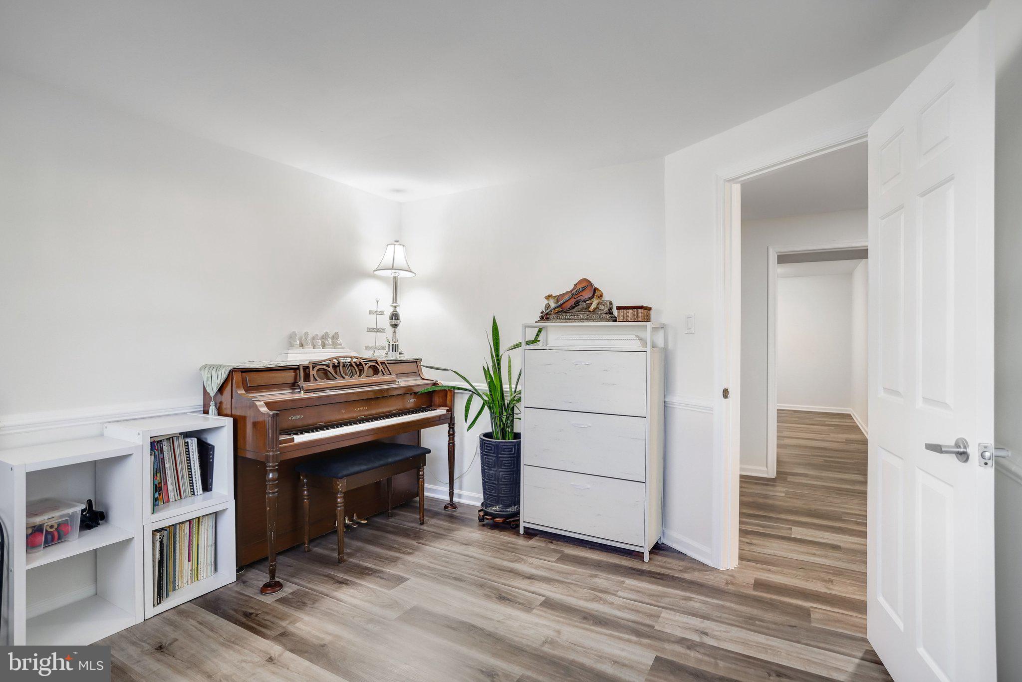 WASHINGTONIAN VILLAGE - Residential