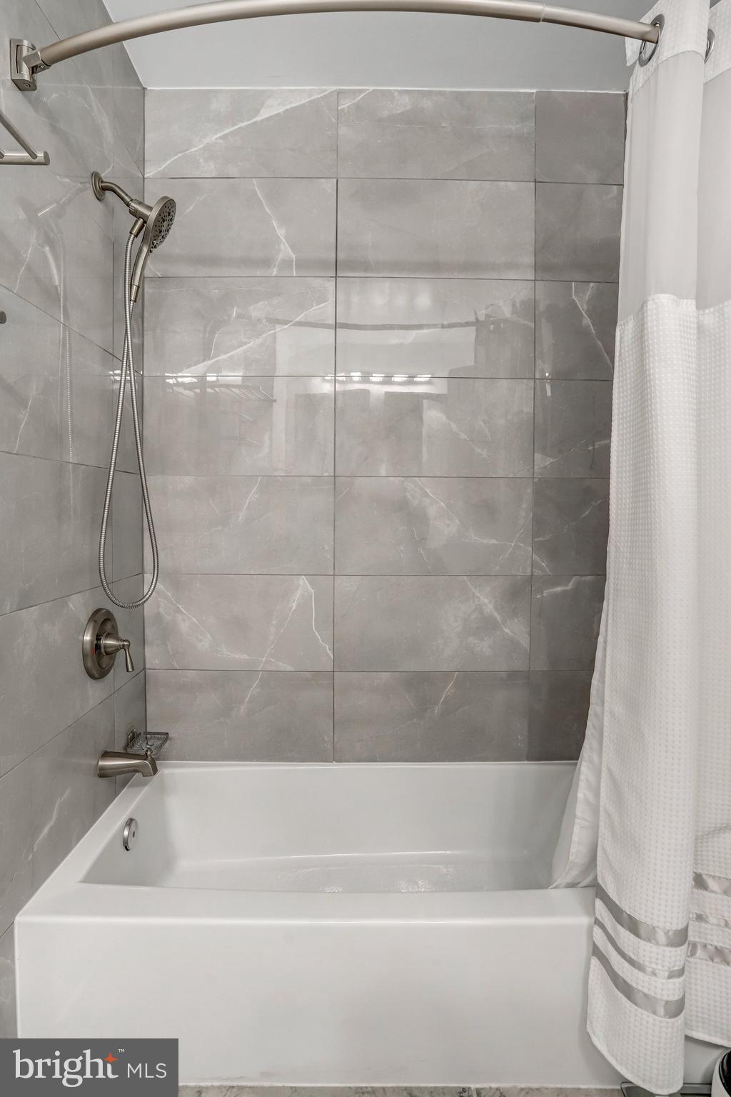 WASHINGTONIAN VILLAGE - Residential