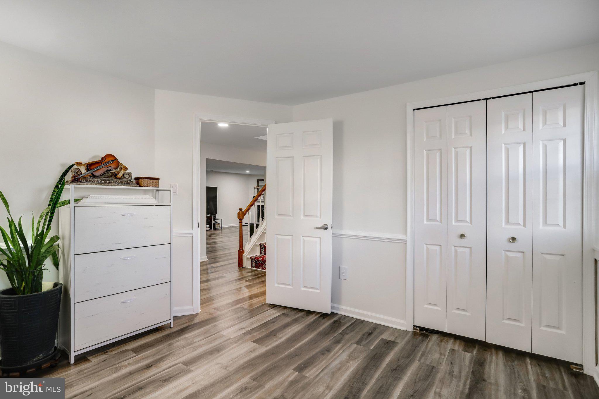 WASHINGTONIAN VILLAGE - Residential