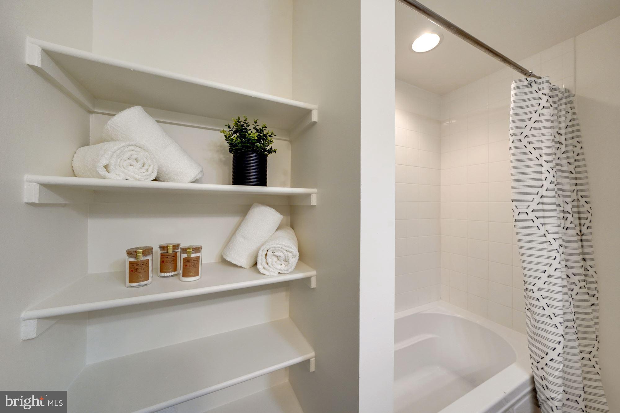 WEST VILLAGE OF SHIRLINGTON - Residential Lease