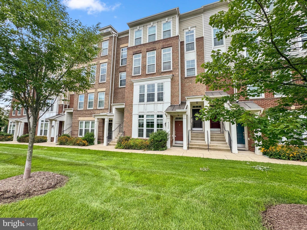 Photo of 43520 Stonecliff Terrace, CHANTILLY, VA 20152 (MLS # VALO2134040)